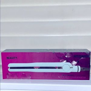 Hair Straightener, hair iron  New-in-box